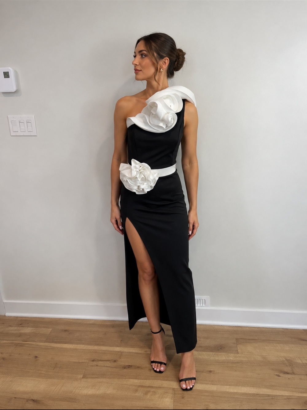 Gorgeous Black One-Shoulder Gown with White Sculptural Floral Accents❤️XS